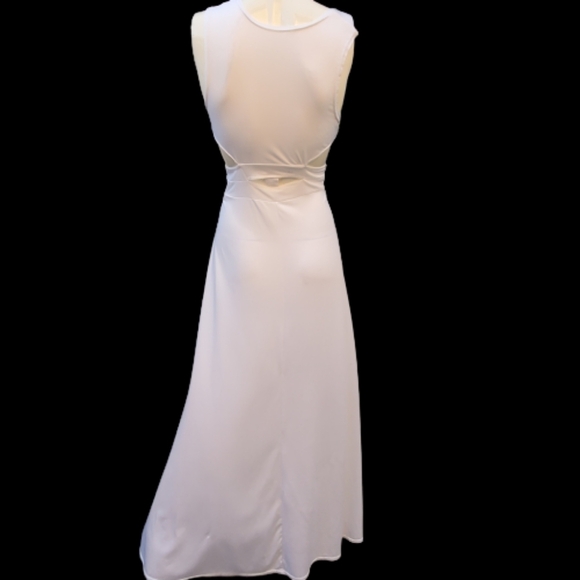 DRESS V CUT NECK LINE SIDE SLITS CUT OUT DETAILS - Picture 8 of 11